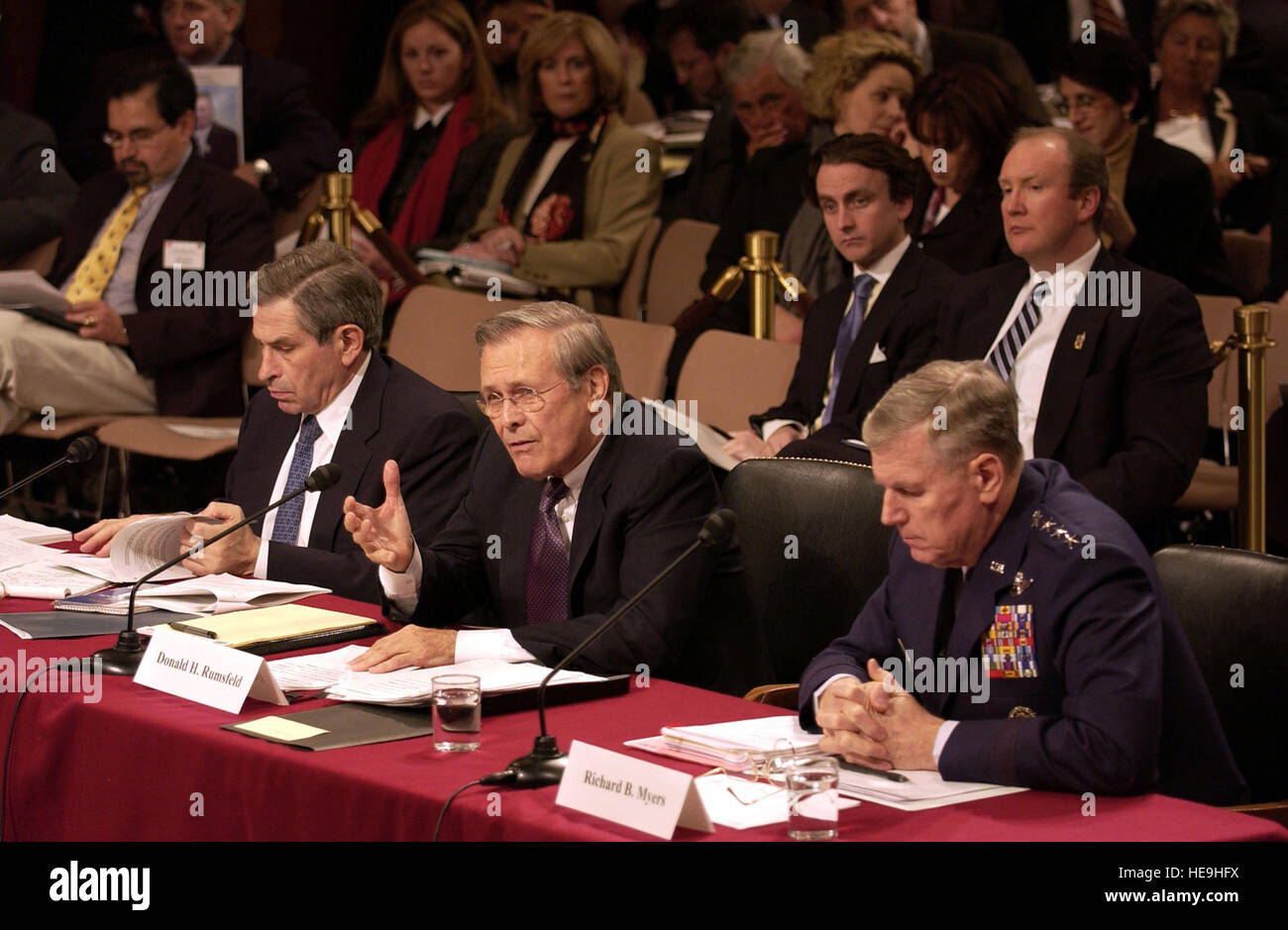 Le secrétaire à la Défense prononce un discours d'ouverture à la Commission de 9-11 sur la politique antiterroriste des États-Unis couvrant les attentats à la bombe des ambassades de 1998 au 11 septembre 2001. Banque D'Images