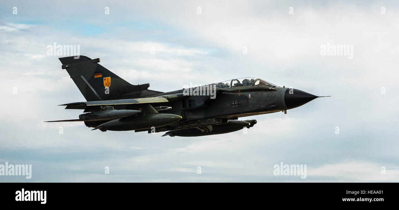 Une force aérienne allemande AG-51 Tornado décolle à Mountain Home Air Force Base, Ohio, le 16 octobre 2013. Le vol était partie de Mountain Roundup, un multi-service, l'exercice multi-national. Tech. Le Sgt. Samuel Morse Banque D'Images