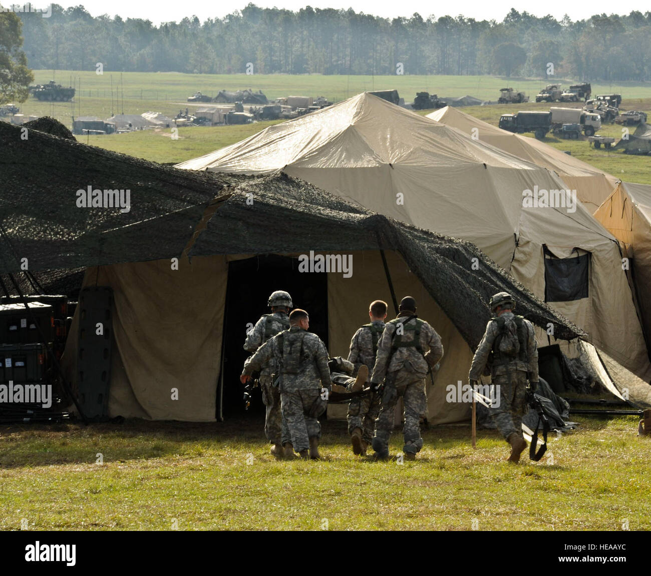 Tente de l'armée américaine Banque de photographies et d'images à haute  résolution - Alamy