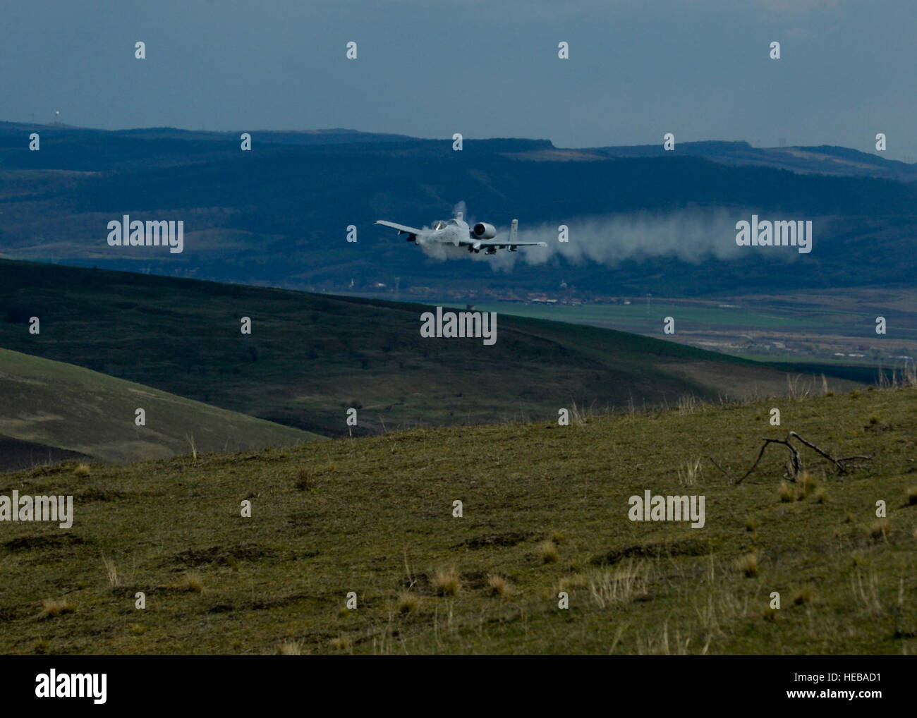 La U.S. Air Force A-10 Thunderbolt II affecté à la 354e Escadron expéditionnaire de forêt ses 30mm GAU-8 Avenger canon rotatif pendant un déploiement de package de sécurité théâtre à Campia Turzii, la Roumanie, le 1er avril 2015. L'aéronef se déployer avant d'endroits dans l'Est Les pays européens de l'OTAN dans le cadre de la c. à thé. Le s.. Joe W. McFadden Banque D'Images