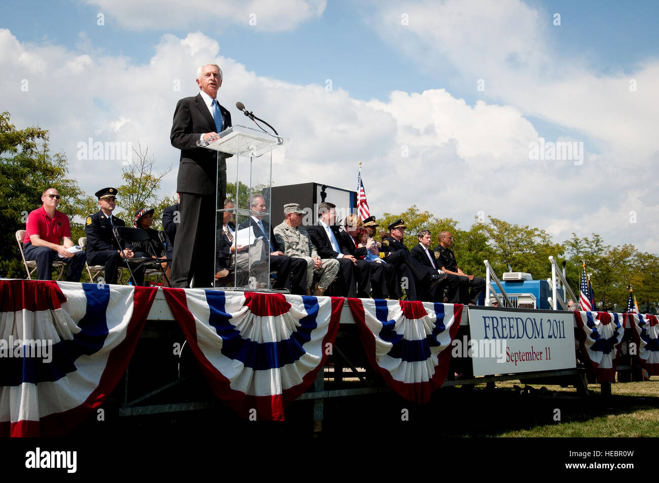 À Louisville, dans le Kentucky, le 11 septembre 2011, la ville a célébré le 10e anniversaire des attentats terroristes de 9/11 avec des discours des dirigeants locaux et un survol de deux navires C-130 par la Garde nationale aérienne du Kentucky. Banque D'Images