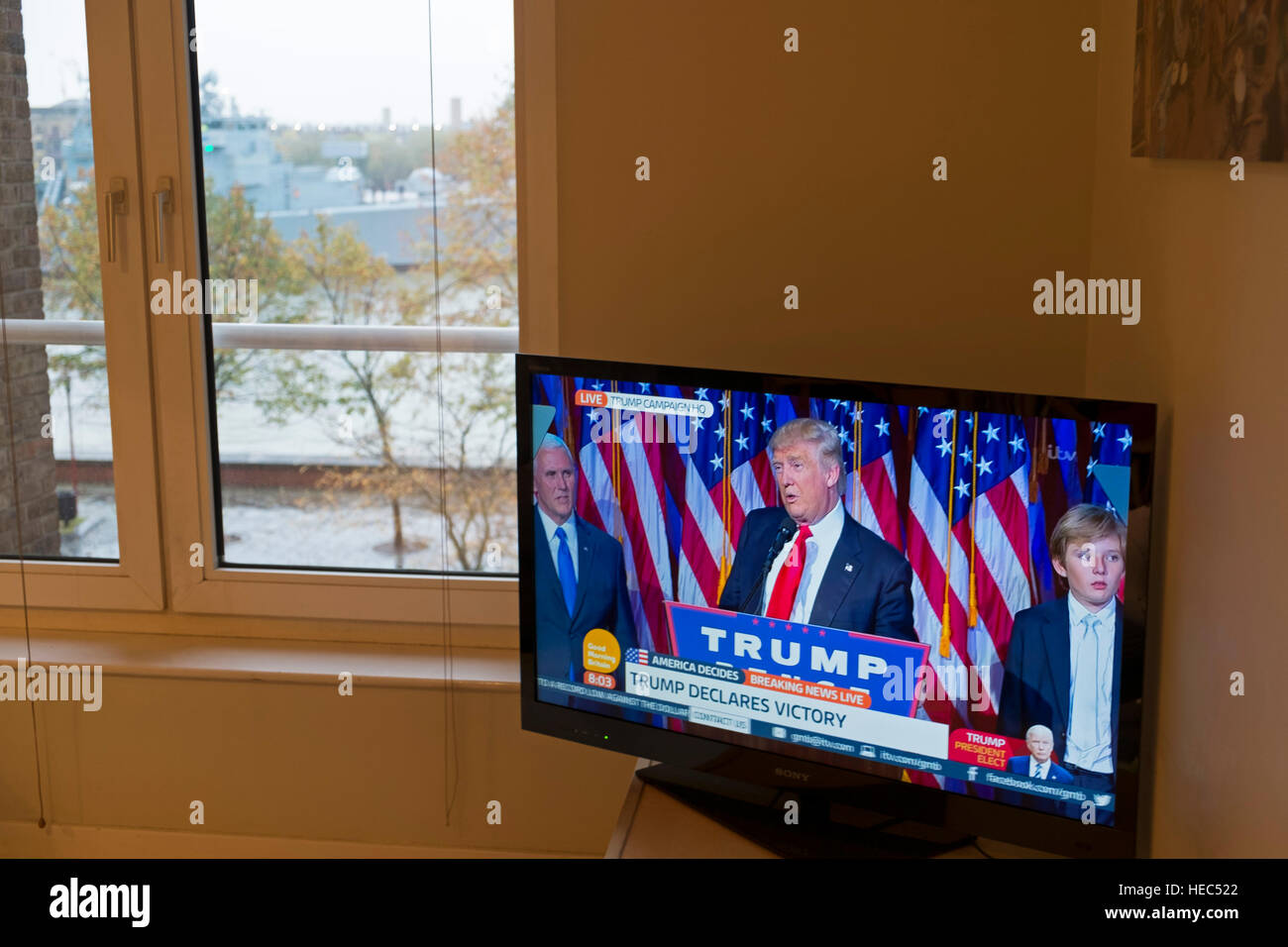 Président élu Donald Trump fait son discours d'acceptation sur le matin après les élections présidentielles américaines en 2016, comme vu sur la BBC d'une maison à Londres, Angleterre, Royaume-Uni. Banque D'Images
