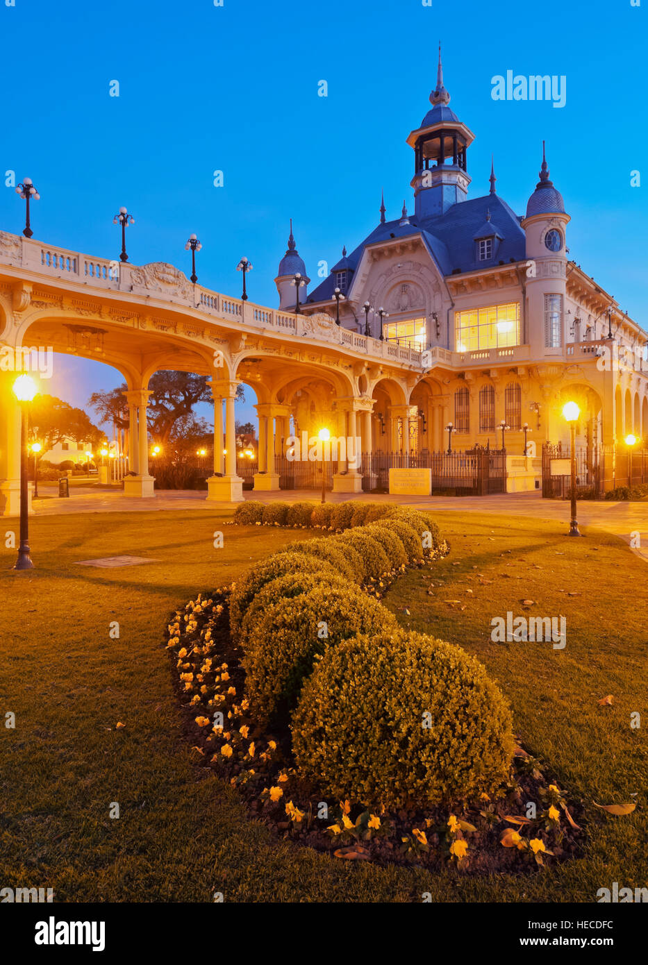 Argentine, Province de Buenos Aires, Tigre, Crépuscule vue du Musée municipal des beaux-arts. Banque D'Images