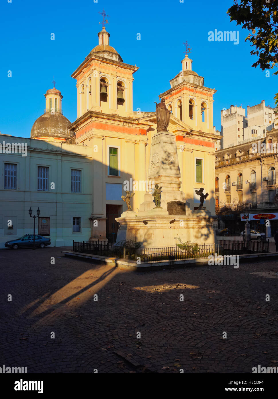 L'Argentine, Cordoba, vue sur l'église Saint François. Banque D'Images