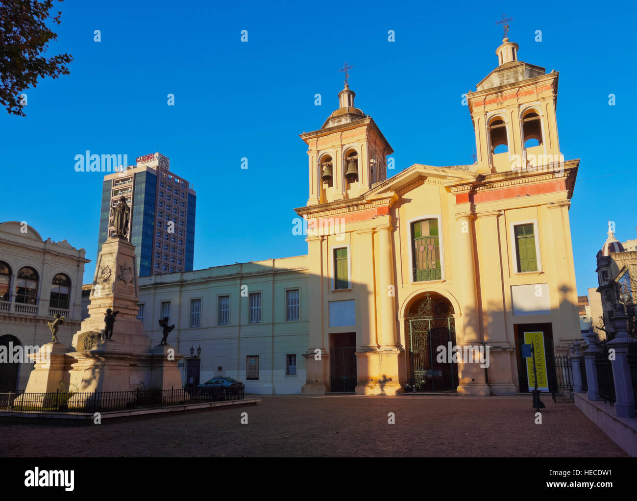 L'Argentine, Cordoba, vue sur l'église Saint François. Banque D'Images