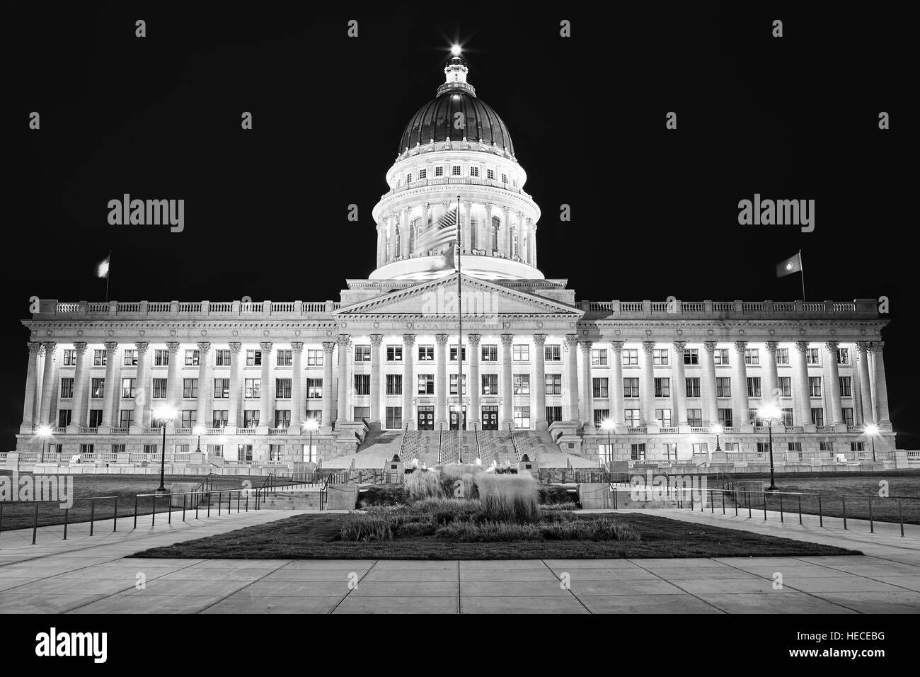 Photo noir et blanc de l'Utah State Capitol building, à Salt Lake City at night, USA. Banque D'Images