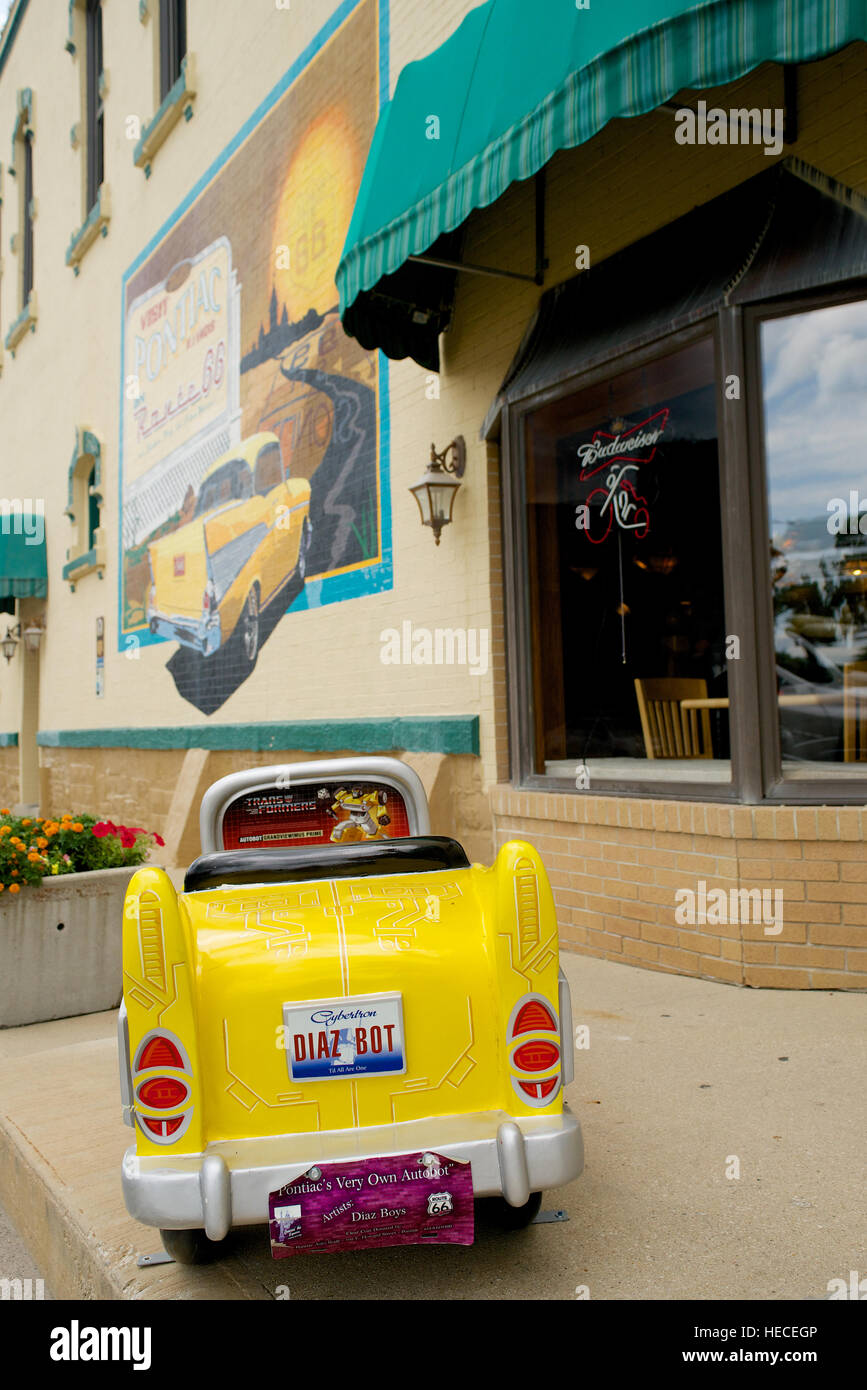 Souvenirs de la route 66, Miniature de voiture, le centre-ville de Pontiac, Livingston County, Illinois, États-Unis. Banque D'Images