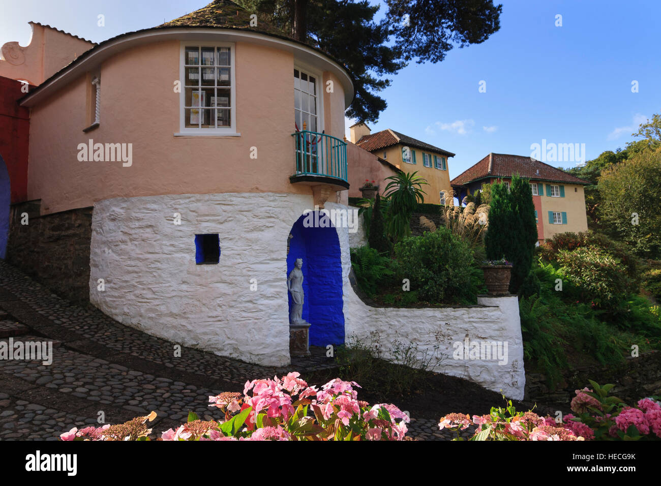 La maison ronde, utilisé pour aucun 6's cottage dans le prisonnier série télé, à l'Italienne Portmeiron village dans le Nord du Pays de Galles Banque D'Images