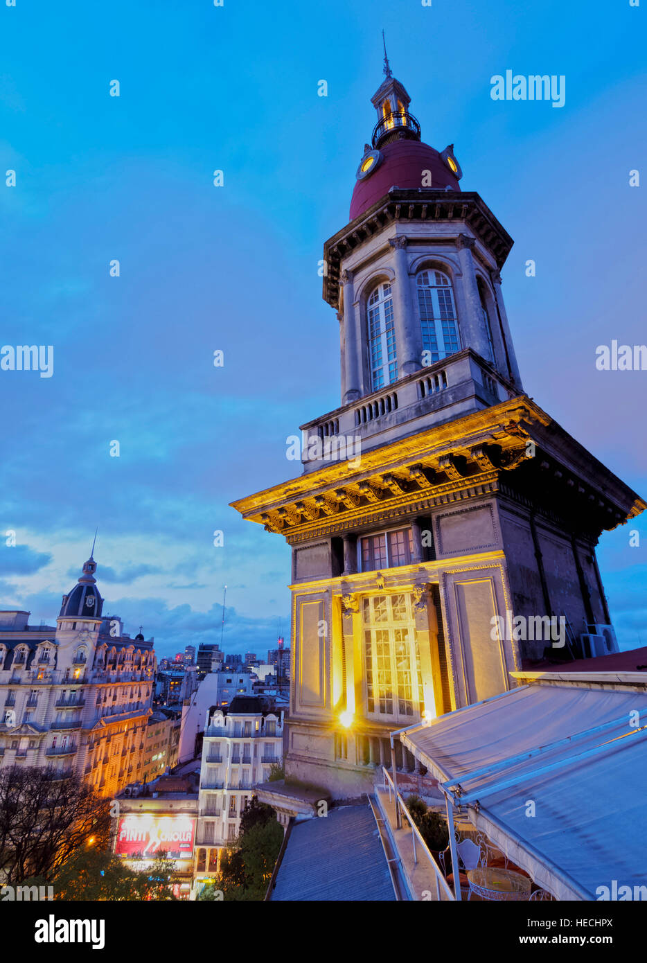 Argentine, Province de Buenos Aires, Ville de Buenos Aires, Crépuscule vue sur le bâtiment historique sur la Plaza del Congreso. Banque D'Images