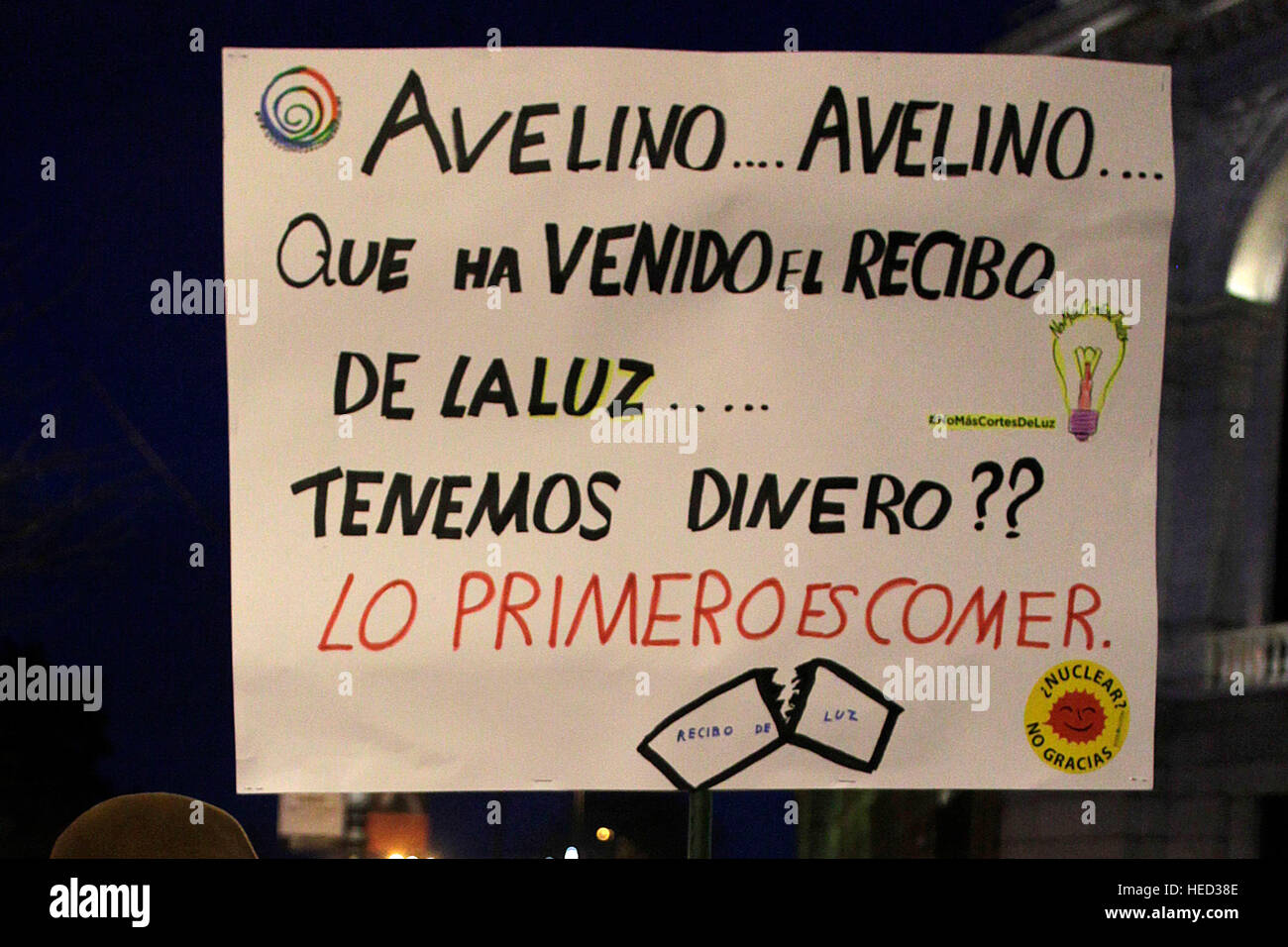 Madrid, Espagne. Dec 21, 2016. Manifestation contre les coupures de lumière à Madrid le mercredi 21 décembre 2016 Crédit : Gtres información más Comuniación on line,S.L./Alamy Live News Banque D'Images