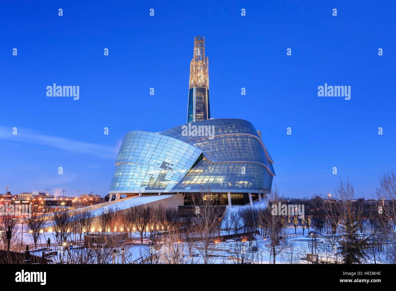 Musée canadien pour les droits de l'homme dans la nuit, Winnipeg, Manitoba, Canada. Banque D'Images