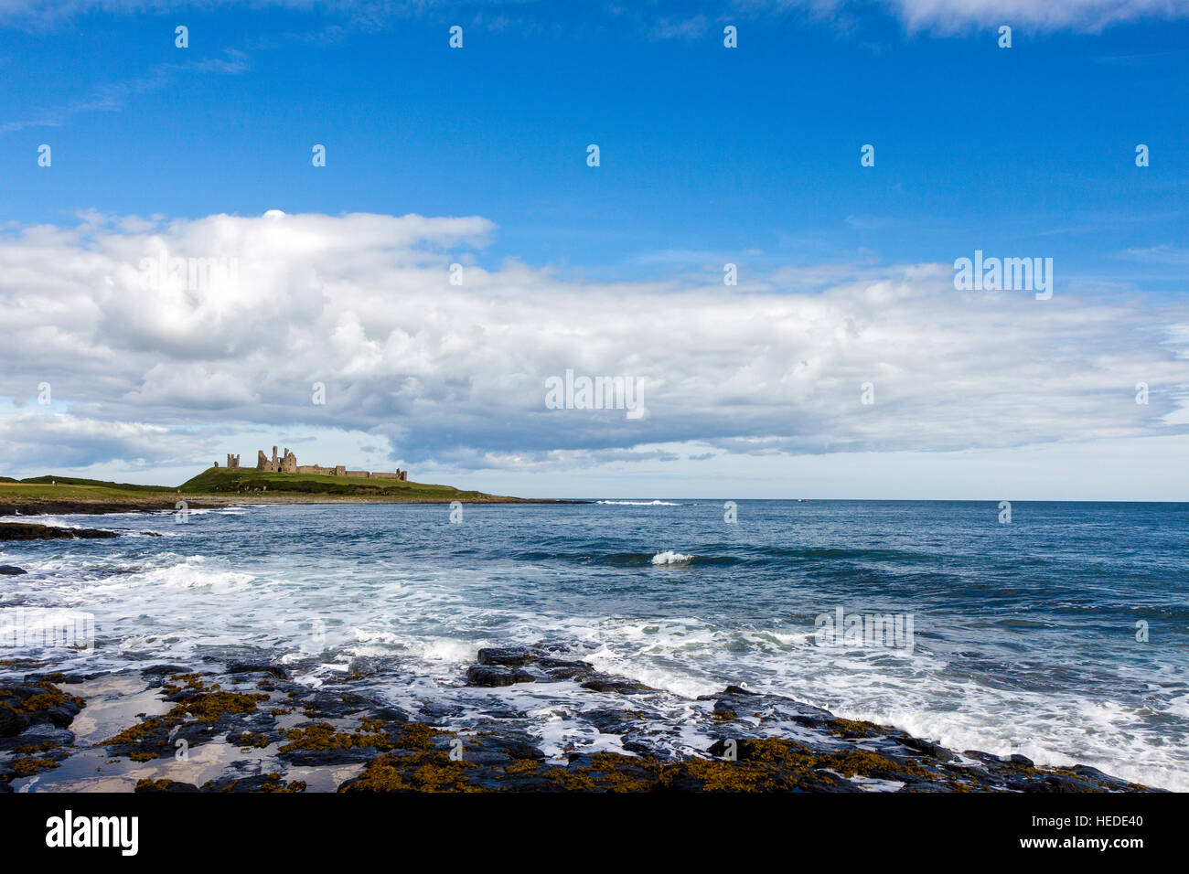 Vue sur Château De Dunstanburgh à Northumberland Craster Banque D'Images