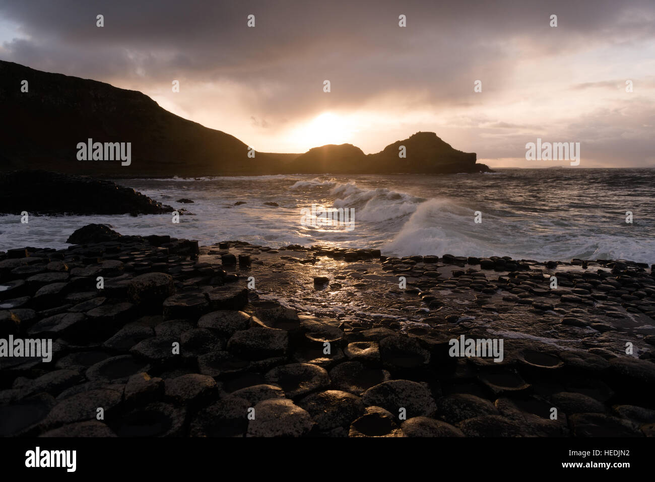 Giant's Causeway est un hot spot touristique dans l'Irlande du Nord. La région est une curiosité géologique, créé par des colonnes de basalte d'enclenchement. Banque D'Images Giant's Causeway est un hot spot touristique dans l'Irlande du Nord. La région est une curiosité géologique, créé par des colonnes de basalte d'enclenchement. Banque D'Images