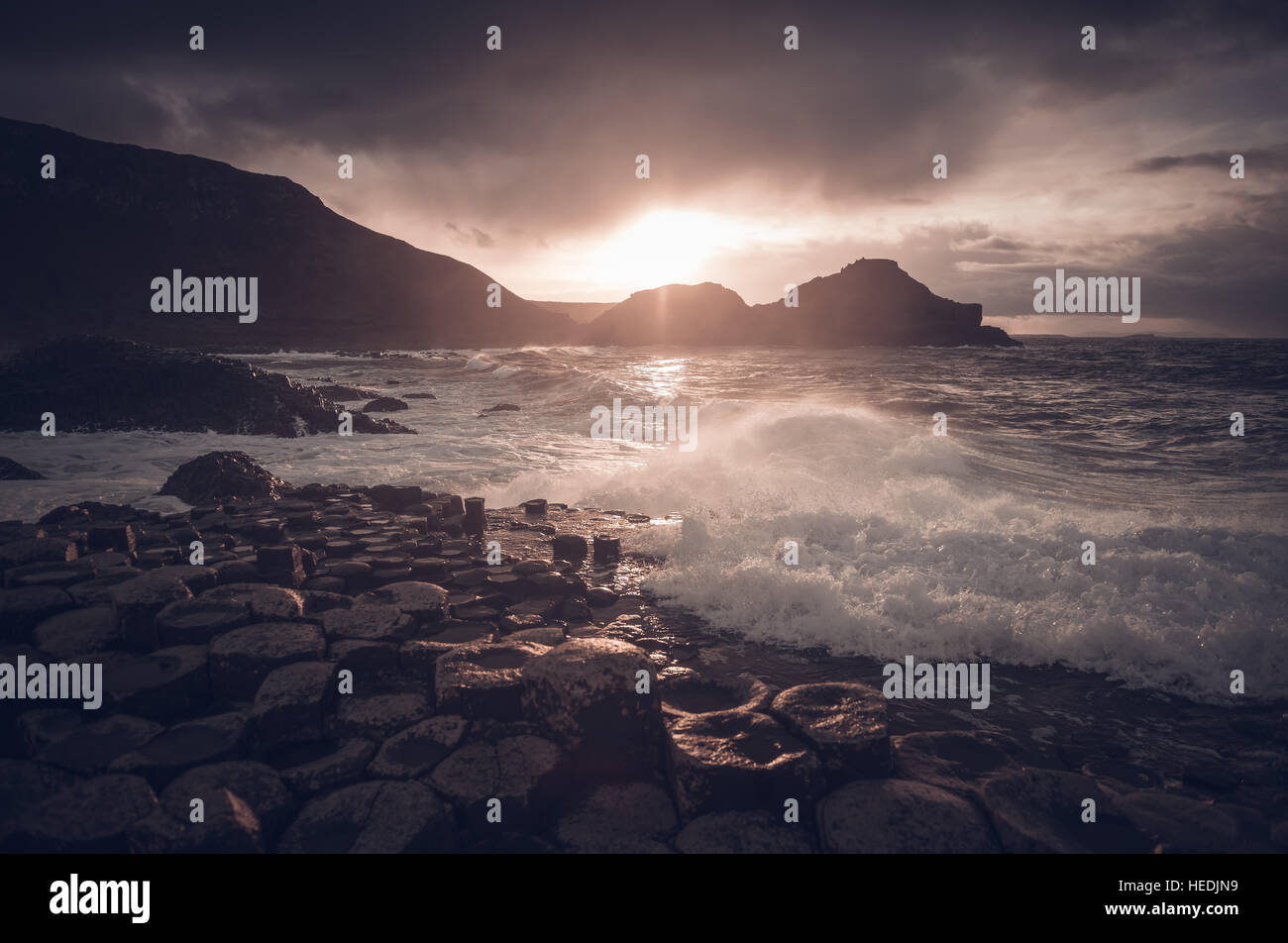 Giant's Causeway est un hot spot touristique dans l'Irlande du Nord. La région est une curiosité géologique, créé par des colonnes de basalte d'enclenchement. Banque D'Images Giant's Causeway est un hot spot touristique dans l'Irlande du Nord. La région est une curiosité géologique, créé par des colonnes de basalte d'enclenchement. Banque D'Images