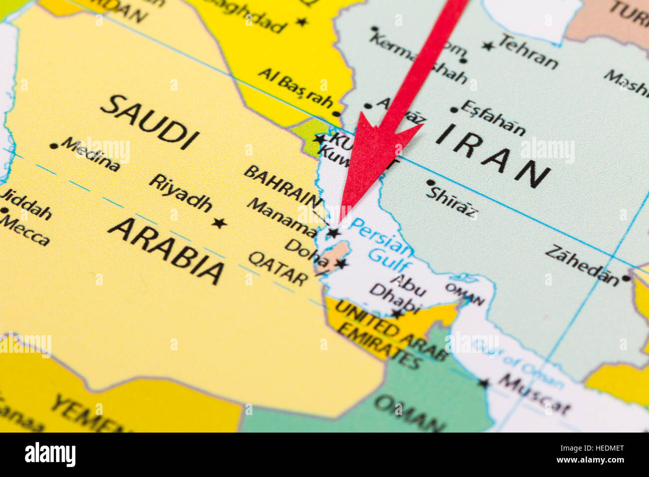 Flèche rouge pointant Bahreïn sur la carte de l'Asie continent Banque D'Images