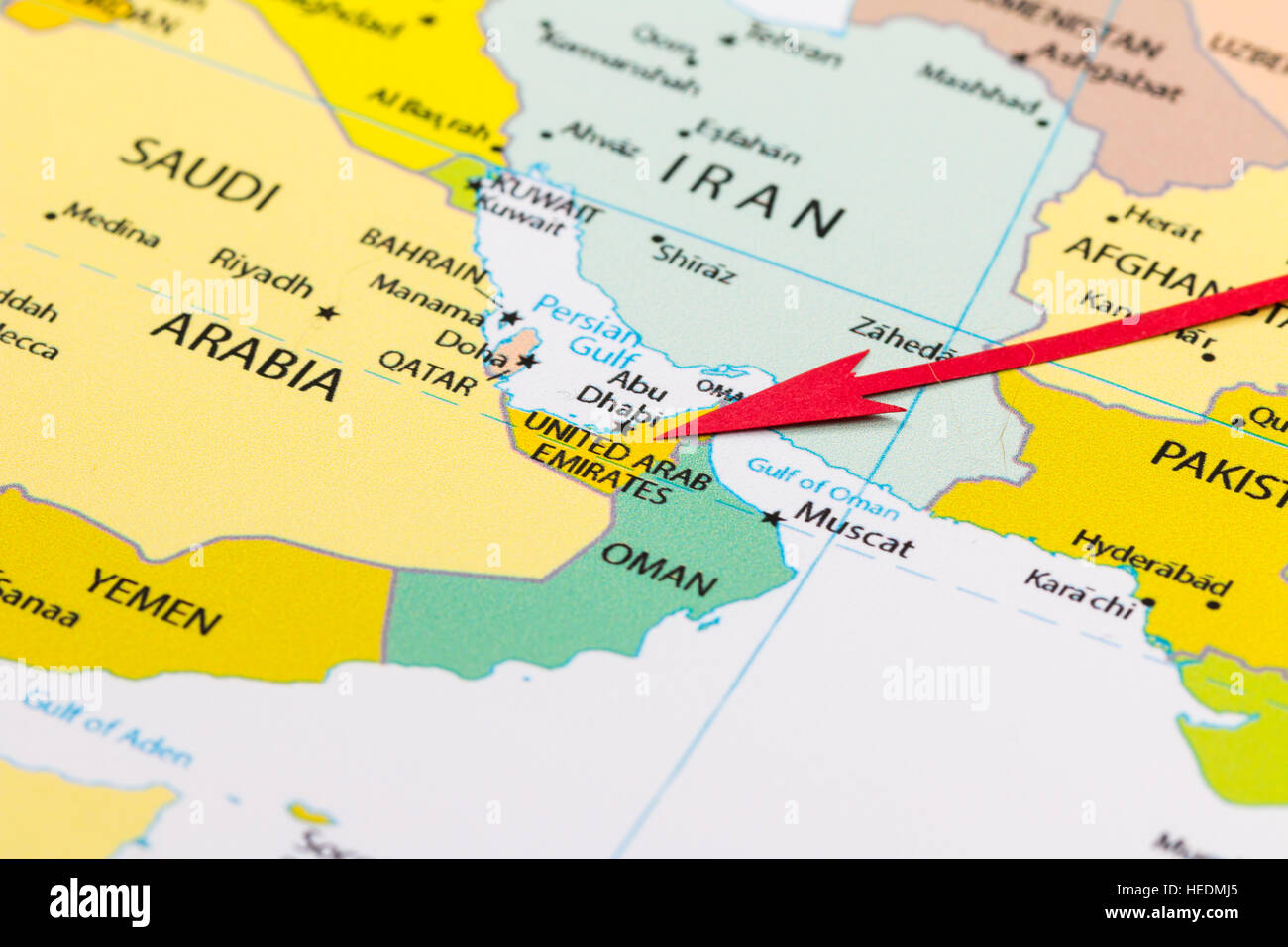 Flèche rouge pointant Emirats arabes unis sur la carte de l'Asie continent Banque D'Images