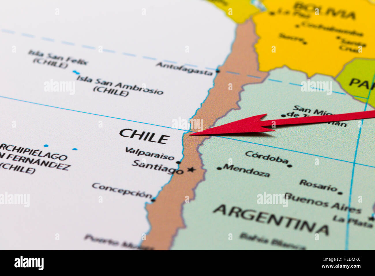 Flèche rouge pointant le Chili sur la carte de l'Amérique du sud continent Banque D'Images