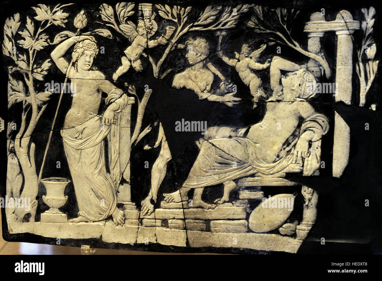 Dionysos et Ariane sur un panneau de verre cameo de Pompéi, Maison de Fabius Rufus. Musée Archéologique National, Naples. L'Italie. Banque D'Images