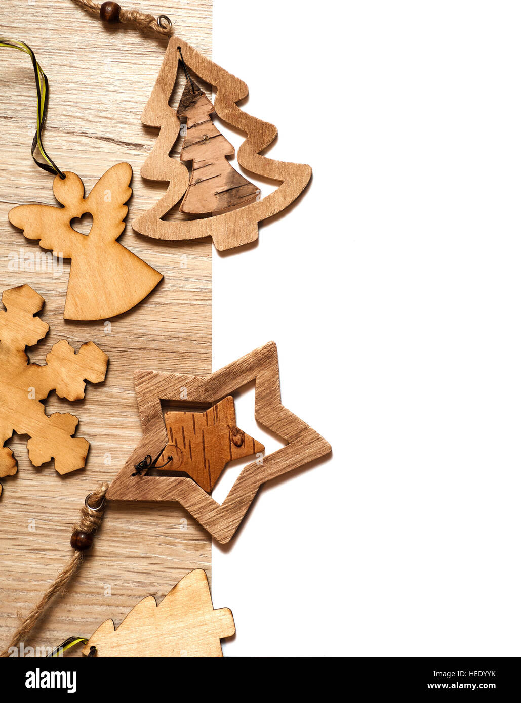 Les jouets de Noël isolé sur fond blanc avec un espace réservé au texte Banque D'Images