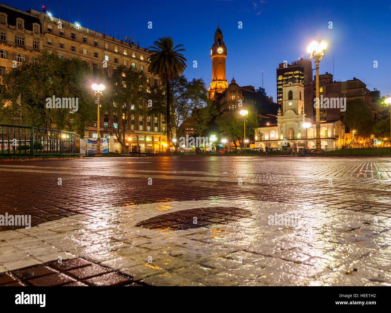Argentine, Province de Buenos Aires, Ville de Buenos Aires, Monserrat, Crépuscule vue sur la Plaza de Mayo. Banque D'Images