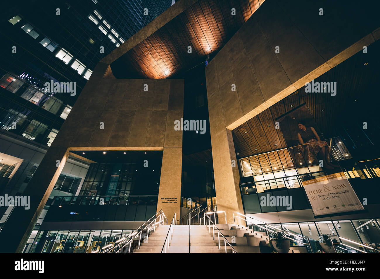L'extérieur de la Musée de la monnaie la nuit, dans les quartiers chics de Charlotte, Caroline du Nord. Banque D'Images