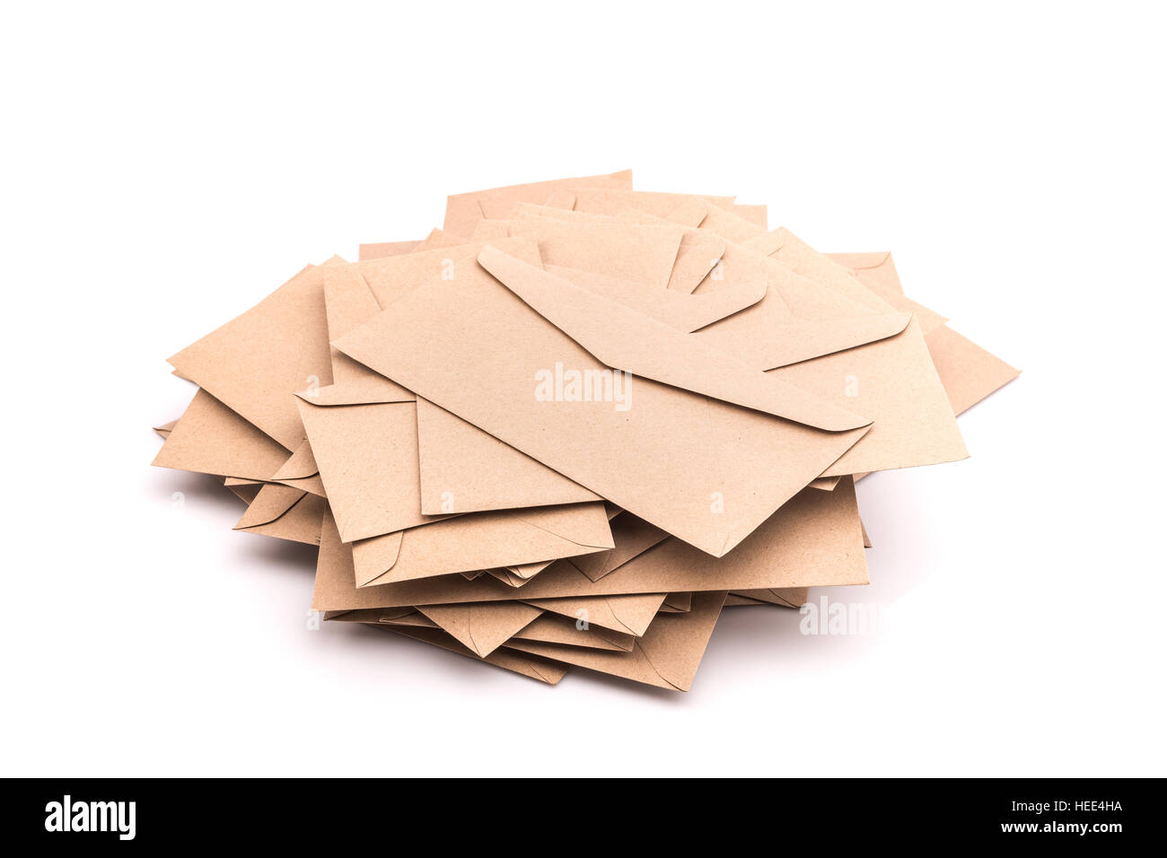 Nouvelle enveloppe brune isolé sur fond blanc Banque D'Images
