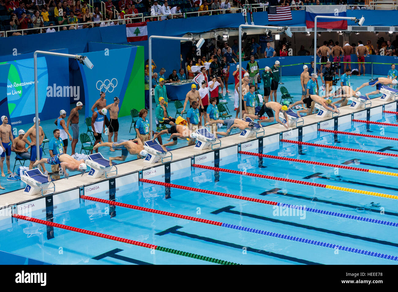 Rio de Janeiro, Brésil. 7 août 2016. Début de la Men's 4 x 100m nage libre Relais à la chaleur des Jeux Olympiques d'été de 2016. ©PAUL J. Sutton/PCN Photogr Banque D'Images