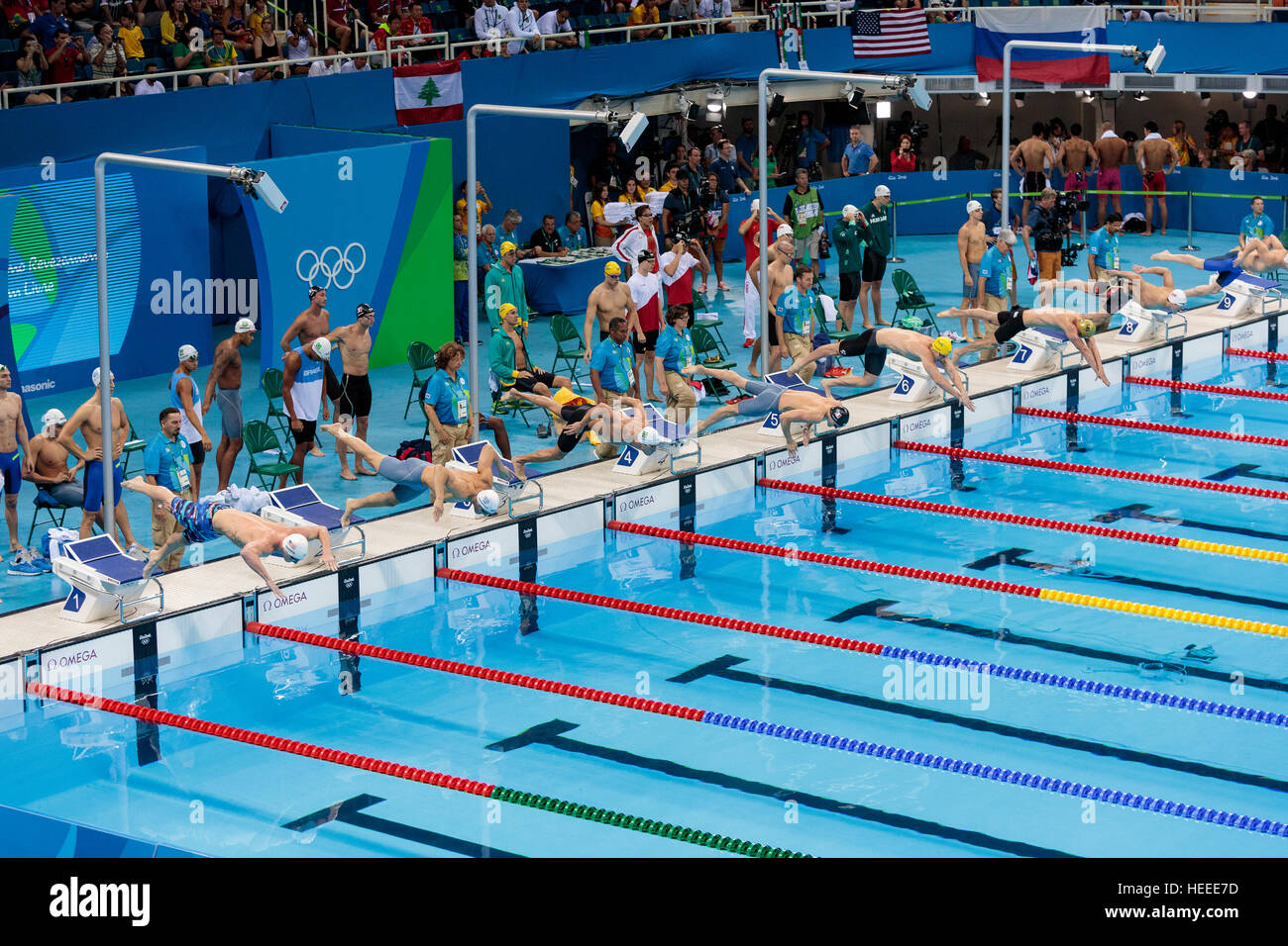 Rio de Janeiro, Brésil. 7 août 2016. Début de la Men's 4 x 100m nage libre Relais à la chaleur des Jeux Olympiques d'été de 2016. ©PAUL J. Sutton/PCN Photogr Banque D'Images