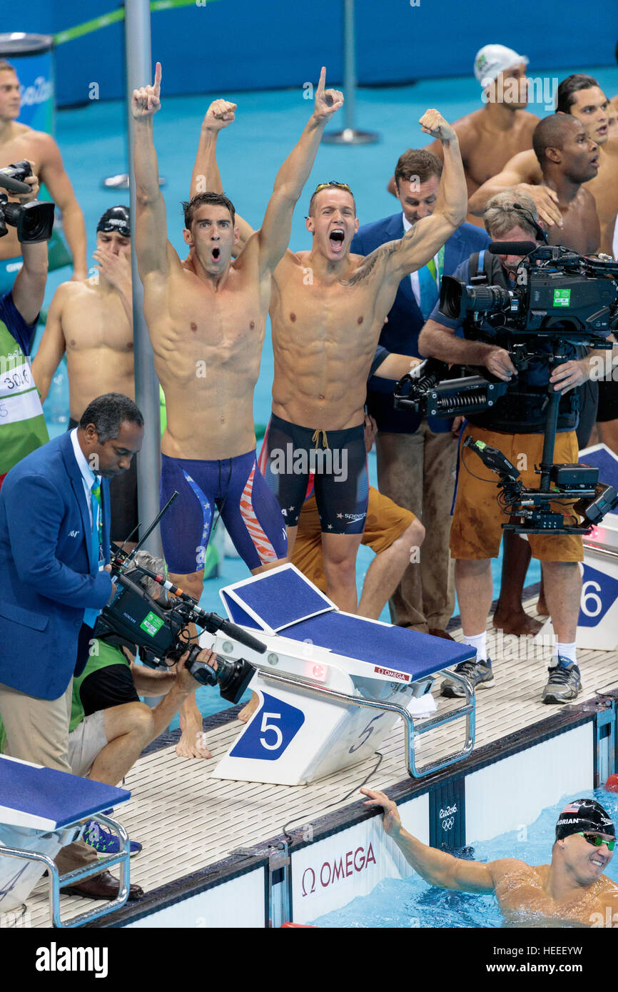 Rio de Janeiro, Brésil. 7 août 2016. Team USA-Ryan a tenu, Nathan Adrian, Michael Phelps, Caeleb Dressel concurrentes dans les Men's 4 x 100m libre Re Banque D'Images