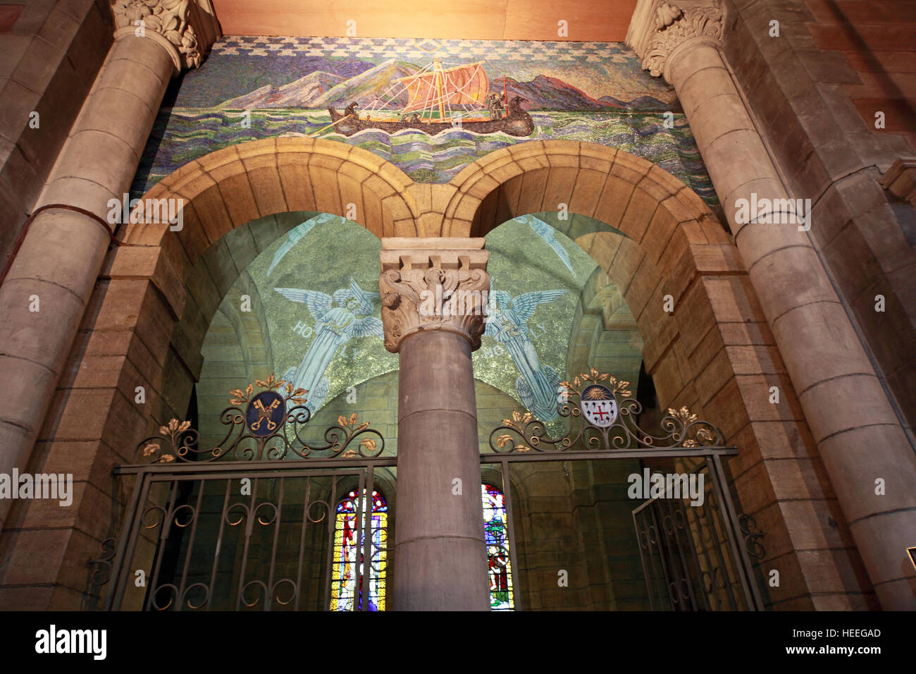 St Annes,intérieur de la cathédrale de Belfast navire sur archway gate Banque D'Images