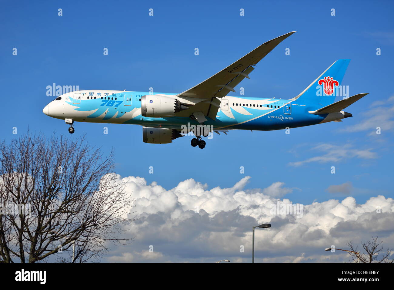 China Southern Airlines Boeing 787-8 Dreamliner B-2733 l'atterrissage à l'aéroport Heathrow de Londres, UK Banque D'Images