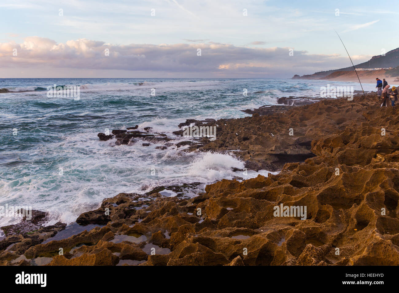 Coucher de soleil sur l'océan, l'océan Atlantique la côte, Cap Spartel près de Tanger, Maroc Banque D'Images