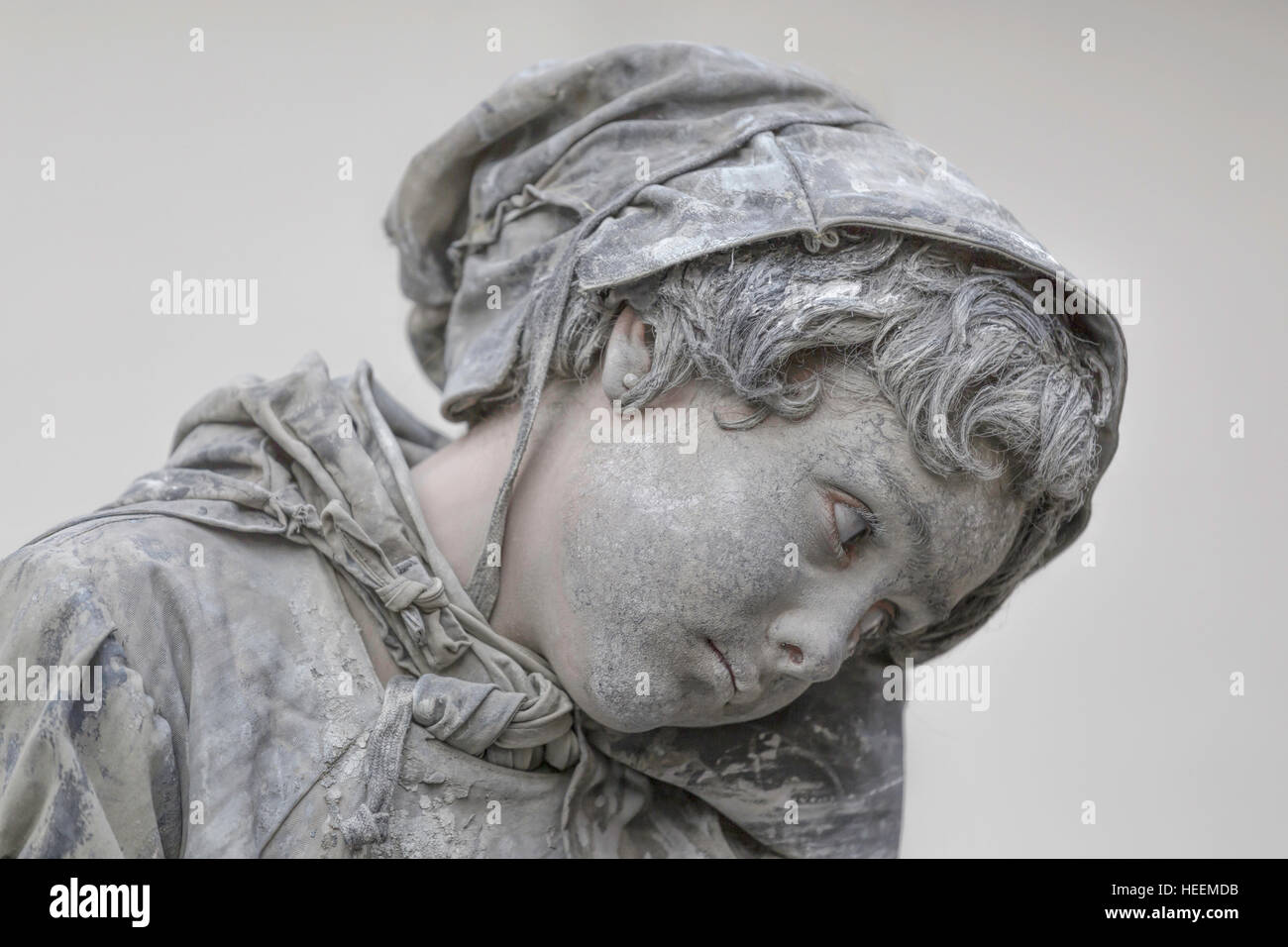 Close-up portrait of a Girl l'exécution comme une statue vivante, représentant ''La petite fille aux allumettes'' au festival Dickens de Deventer. Banque D'Images