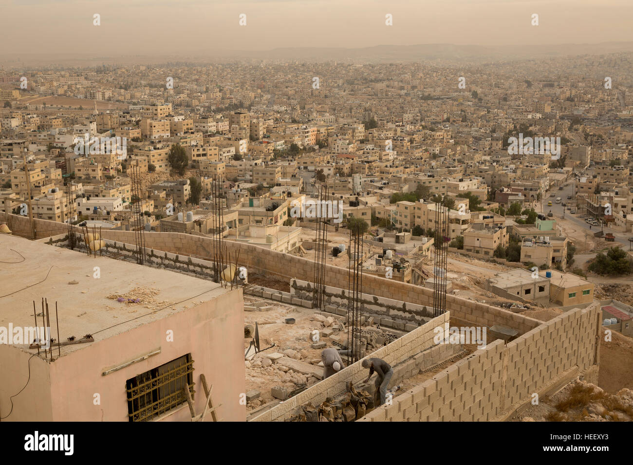 Scène de ville tentaculaire de Zarqa, en Jordanie. Banque D'Images