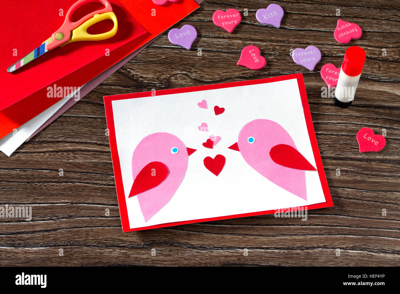 Carte De Vœux D Enfants Deux Oiseaux Et Coeur D Un Article Sur La Saint Valentin Projet D Art Pour Les Enfants Un Bricolage Pour Les Enfants Fait A La Main Photo Stock Alamy Carte De Vœux D Enfants Deux Oiseaux Et Coeur D Un Article Sur La Saint Valentin Projet D Art Pour Les Enfants Un Bricolage Pour Les Enfants Fait A La Main Photo Stock Alamy