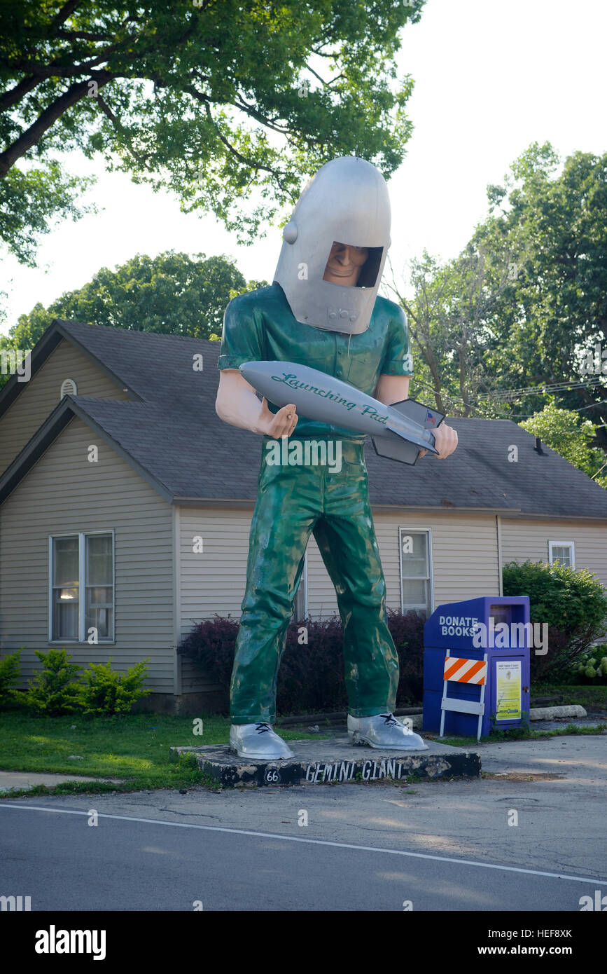 L'homme géant Gemini (Silencieux) à l'extérieur de la rampe de lancement sur la Route 66, Wilmington, Delaware, USA. Banque D'Images