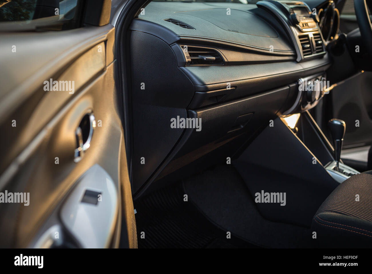 Détail de la nouvelle voiture moderne de l'intérieur, l'accent sur l'air conditionné Banque D'Images
