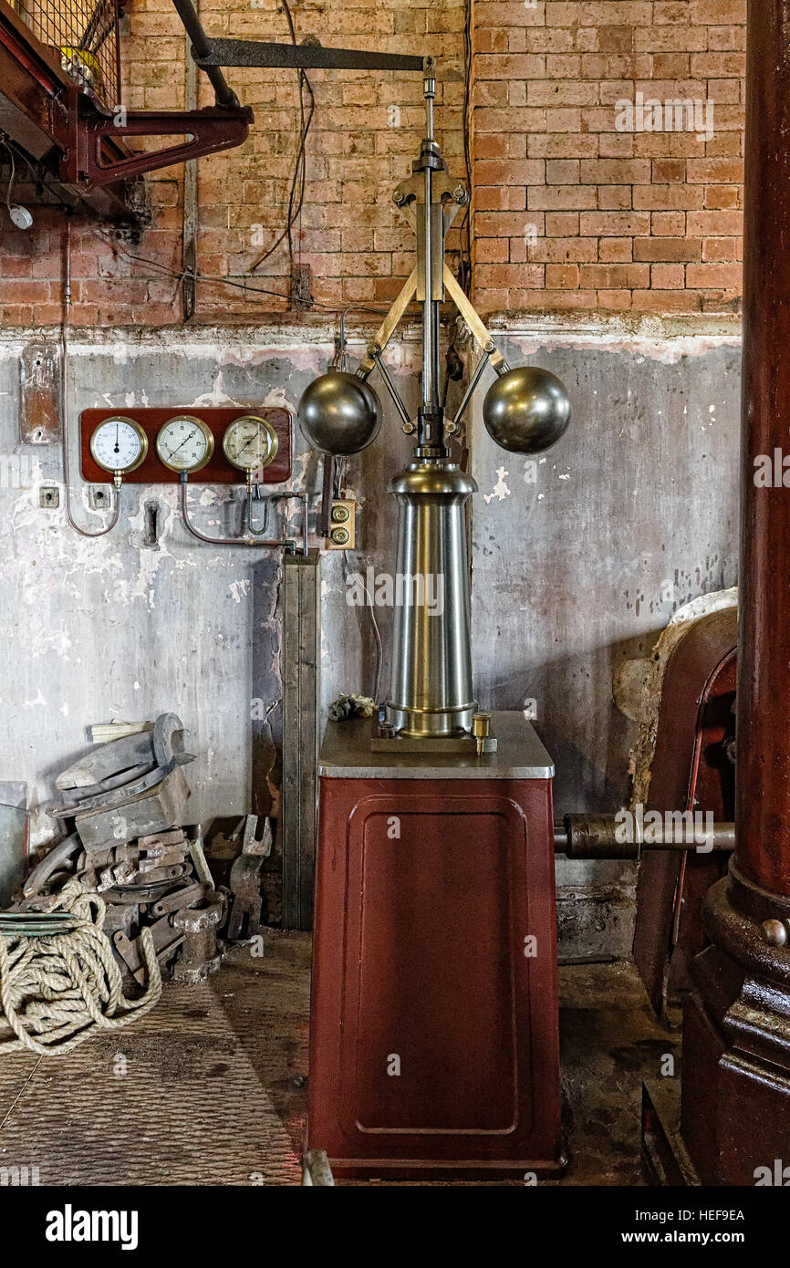 Claymills Victorian Station de pompage des eaux usées - régime moteur gouverneur & langues pour la dépression et la pression de vapeur Banque D'Images
