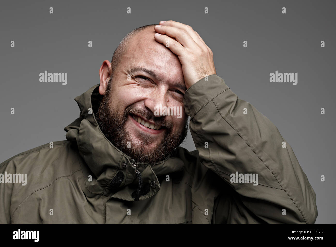 La peur,mâle,portrait,homme,shock,face,blanc,bouche ouverte,bald,background,isolé,beau,crier,head,mécontent,jeunes,peur,la panique Banque D'Images