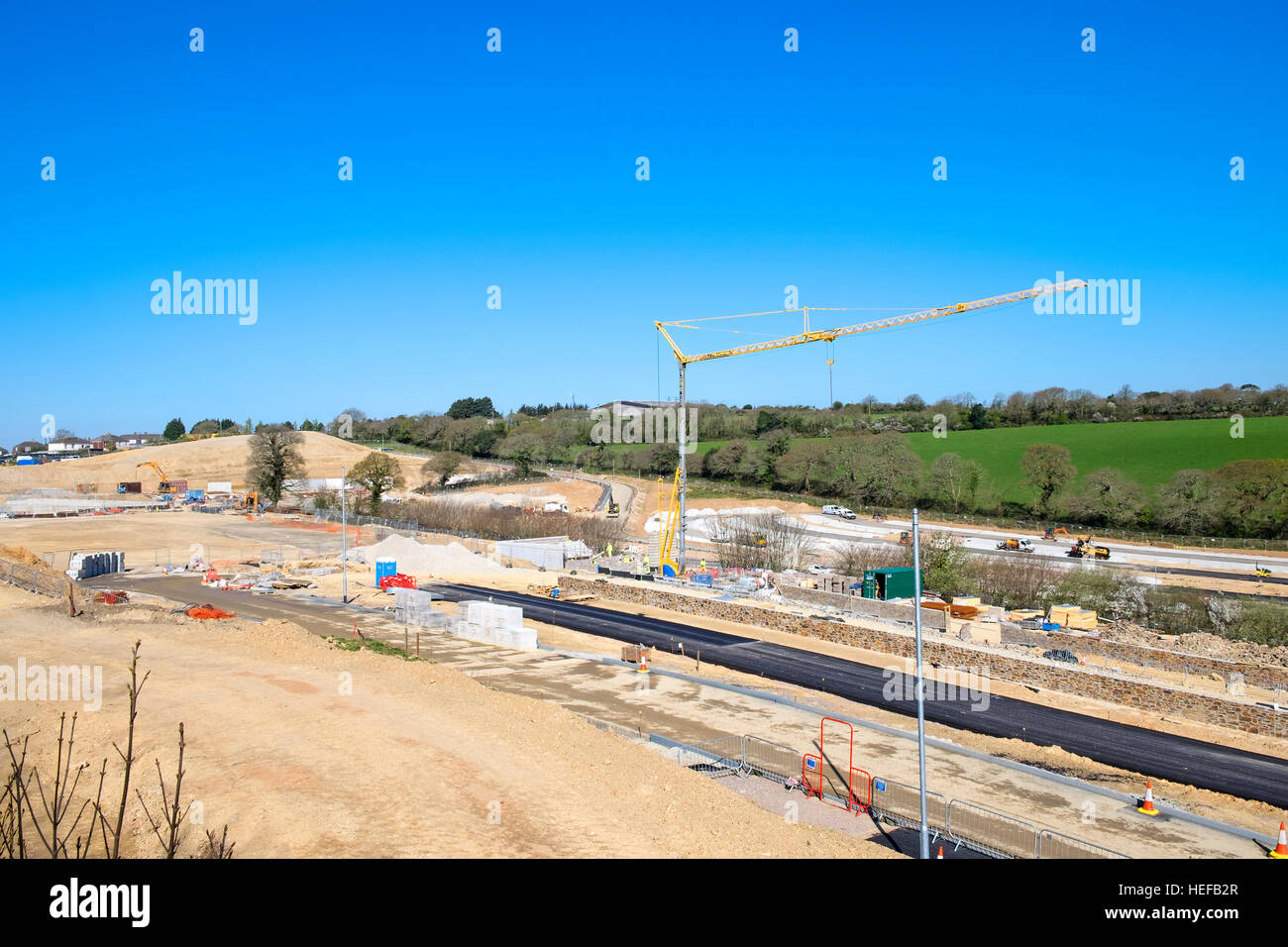 Un nouveau développement sur les terres de verdure près de Truro, Cornwall, UK Banque D'Images