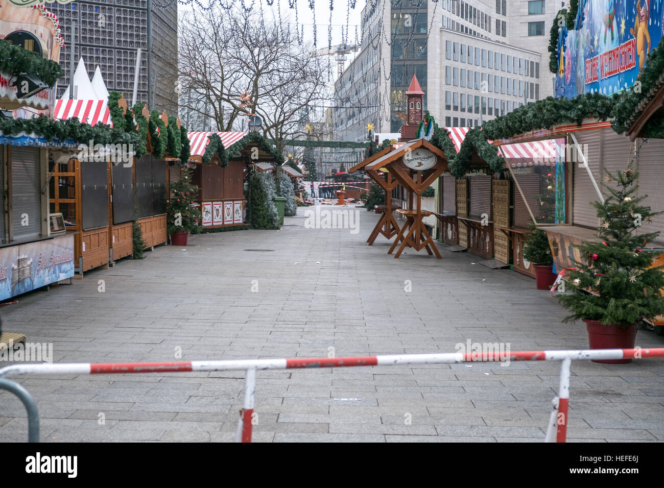 La scène du crime au Marché de Noël à Berlin, le jour après l'attaque terroriste. Banque D'Images