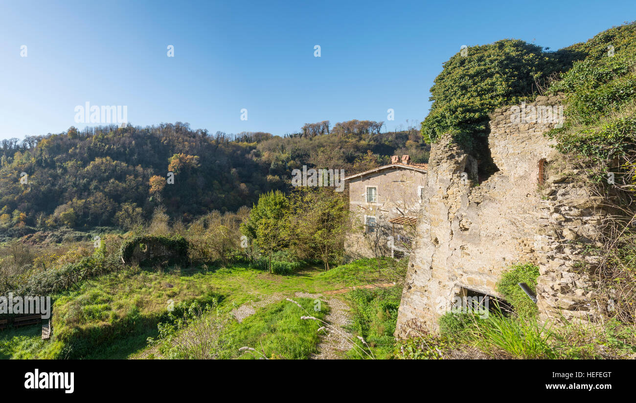 Anciet village de grotte, près de Rome, Italie Banque D'Images