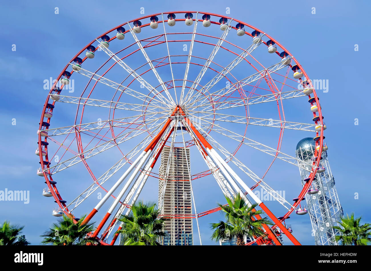 Grande Roue de Batoumi Géorgie Parc en bord de mer, sur la mer Noire. Banque D'Images