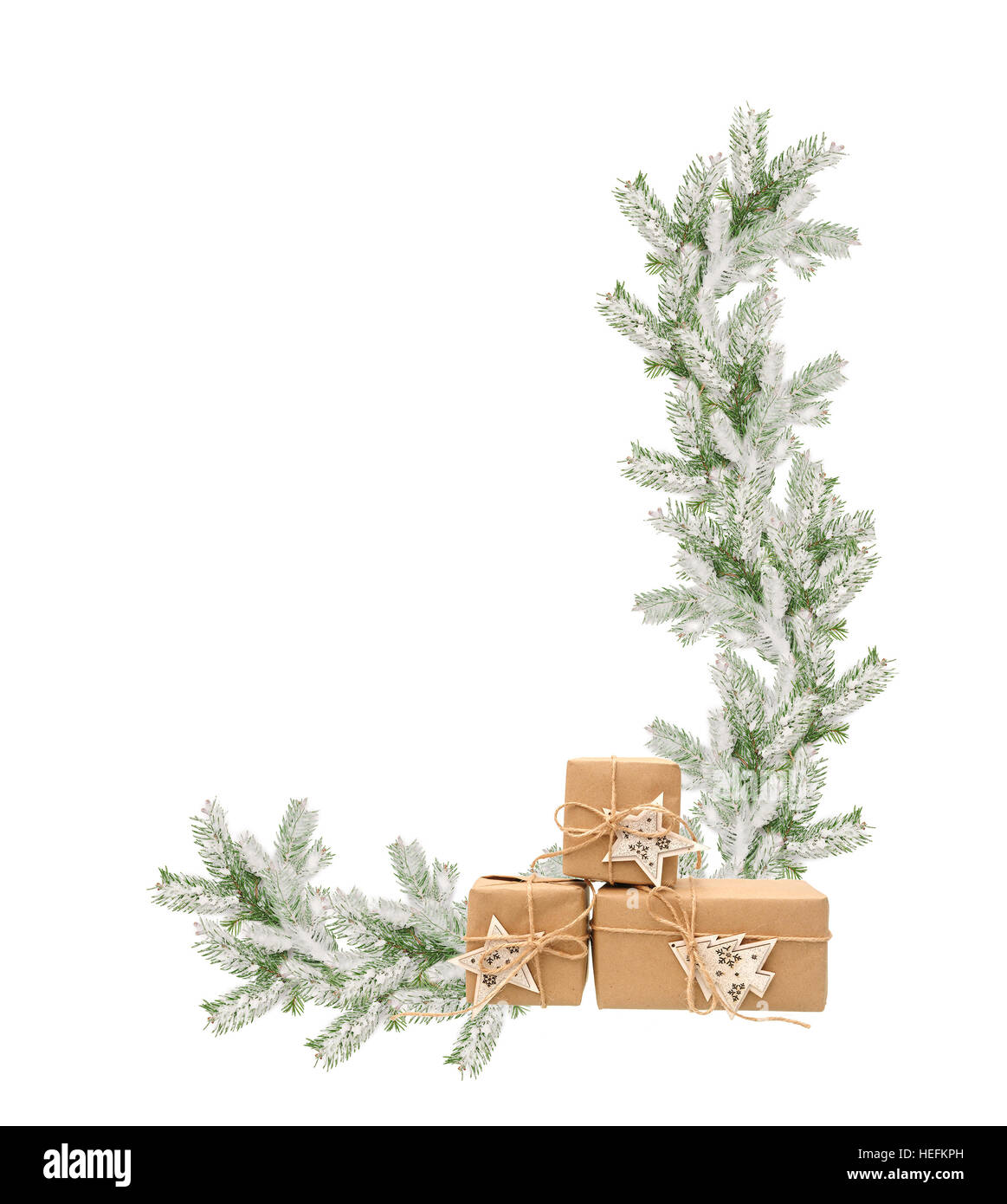 Châssis de la Snowy branches de sapin et des cadeaux de Noël Banque D'Images
