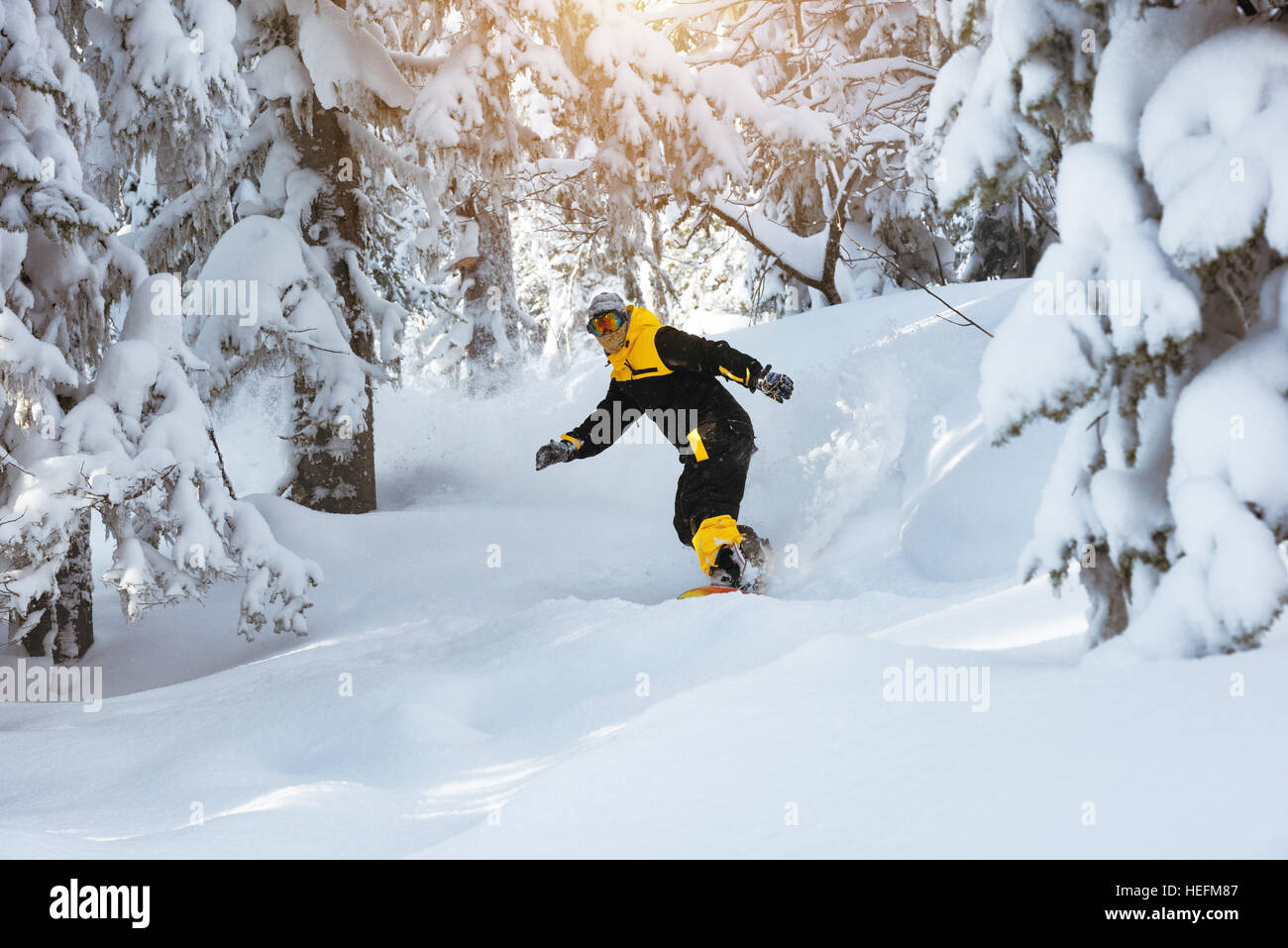 En hors-piste, équitation, snowboard snowboarder Banque D'Images