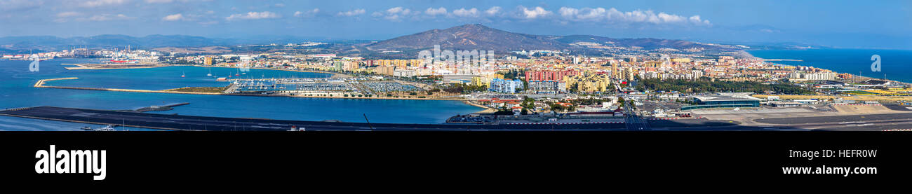 Panorama de la linea et l'aéroport de Gibraltar. Banque D'Images