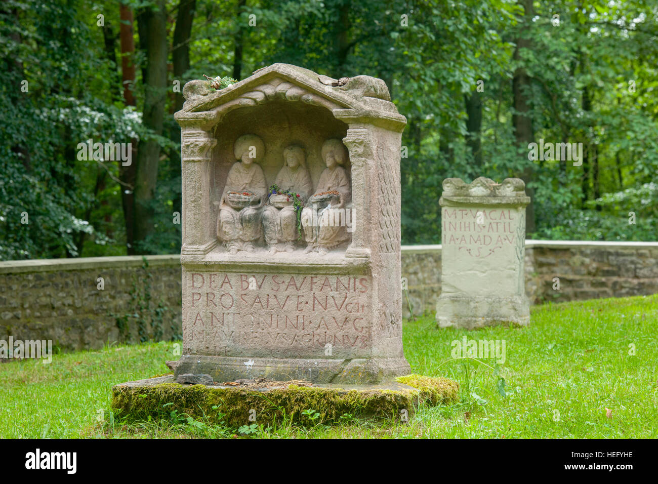 Deutschland, Kreis Euskirchen, Gemeinde Nettersheim, Tempelbezirk Pesch, im Volksmund Heidentempel genannt, auch eine aus mehreren Bauwerken bestehend Banque D'Images