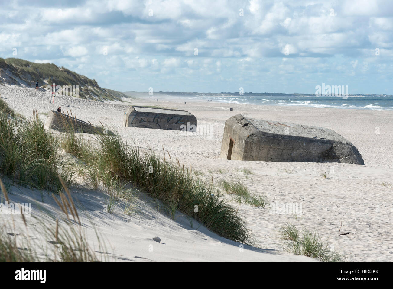 Bunkers enfoncé au sable, le mur de l'Atlantique par la Wehrmacht allemande, Nørre Nebel, Jutland, Danemark, la mer du Nord Banque D'Images