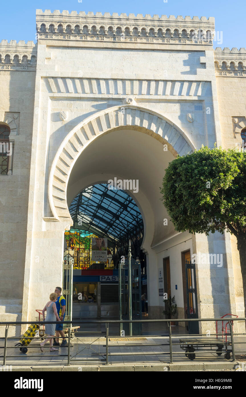 Entrée principale du marché Atarazanas de Malaga, Andalousie, Espagne Banque D'Images