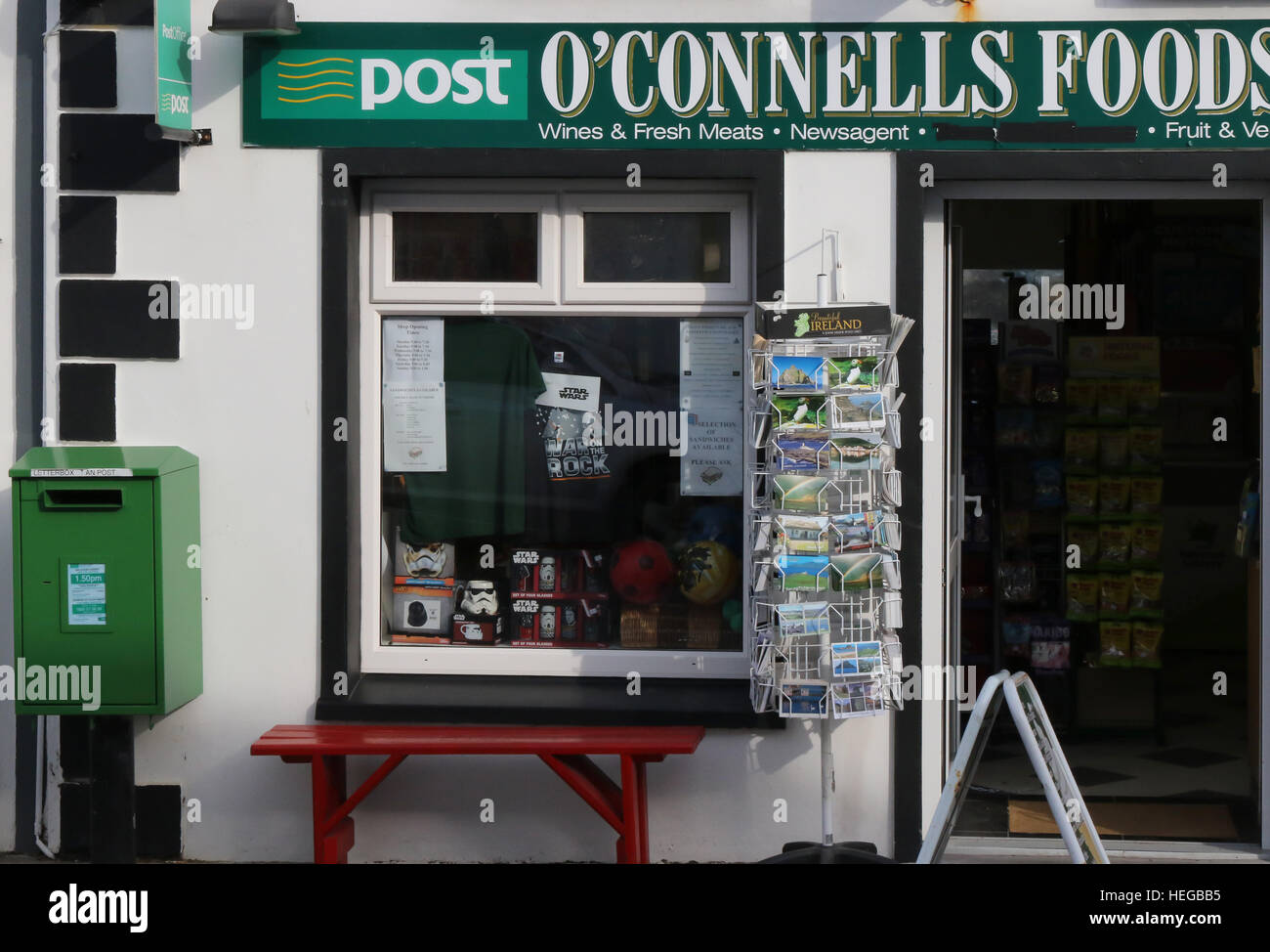 O'Connell's Foodstore - un magasin général et bureau de poste dans le village de Portmagee, comté de Kerry, Irlande. Banque D'Images